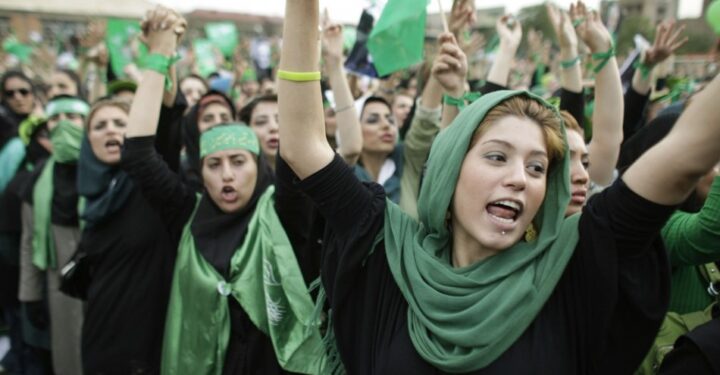 النسوية الدستورية مؤسّسات الحركة النسائية في إيران - مریم حسین‌ خواه